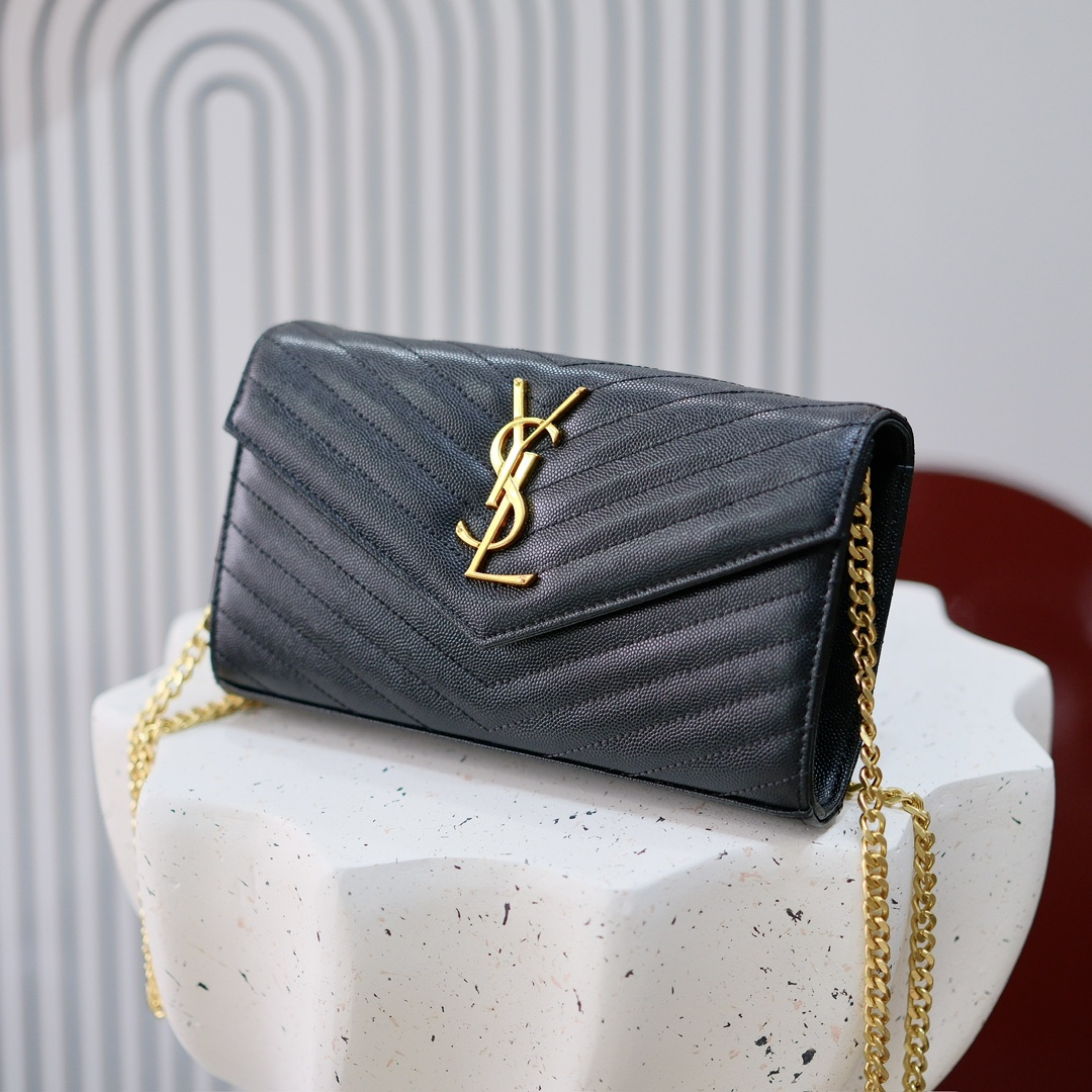 型号：6886  黑色金扣   
尺寸22.5x14x4cm
Y*L超级无敌实用的一款小包  鱼子酱小牛