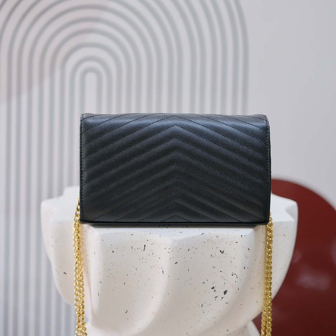 型号：6886  黑色金扣   
尺寸22.5x14x4cm
Y*L超级无敌实用的一款小包  鱼子酱小牛