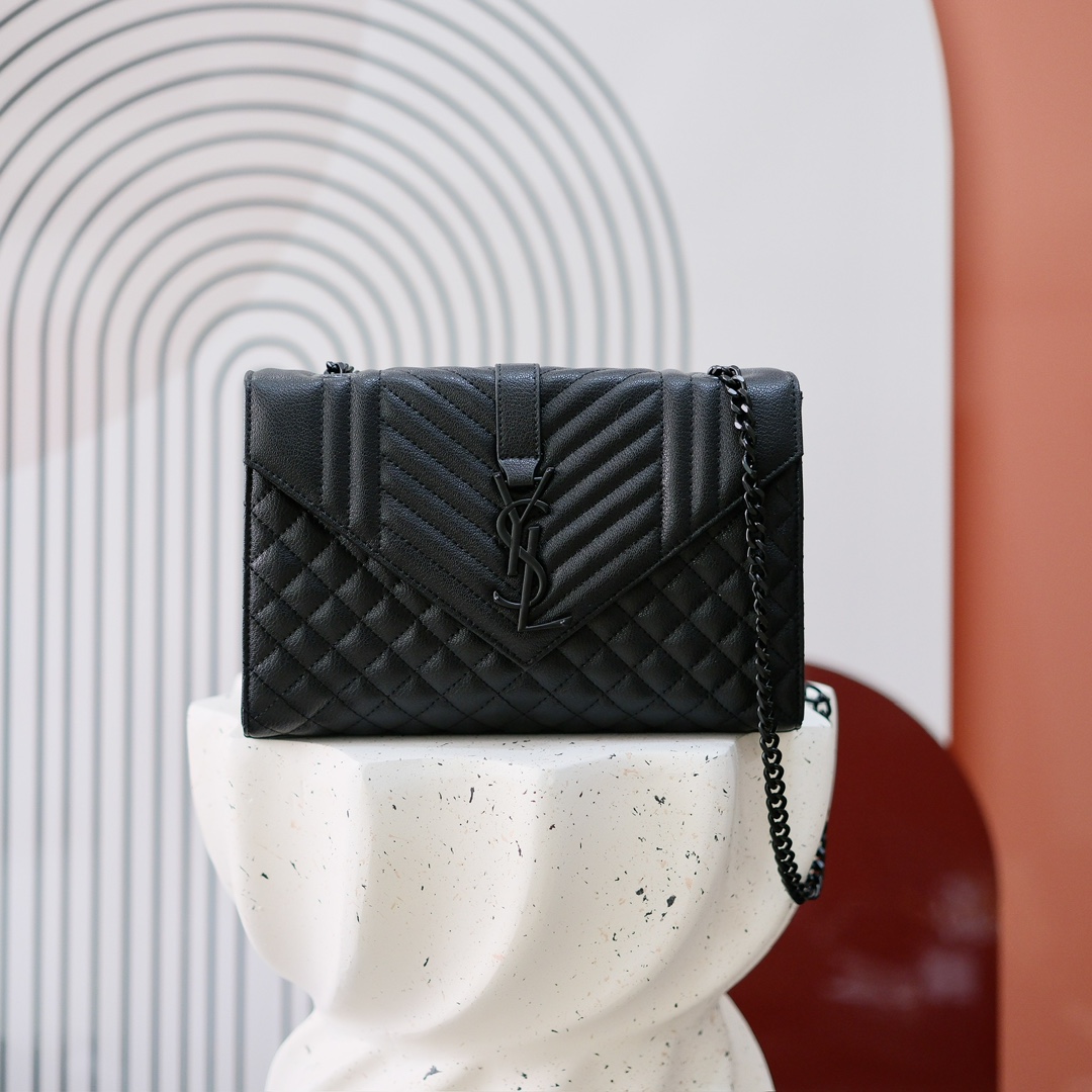  大号款号26588 
装饰互扣式金属Y*L标志 五金完美无暇 进口牛皮 手感超赞 细节精湛手工精致 单