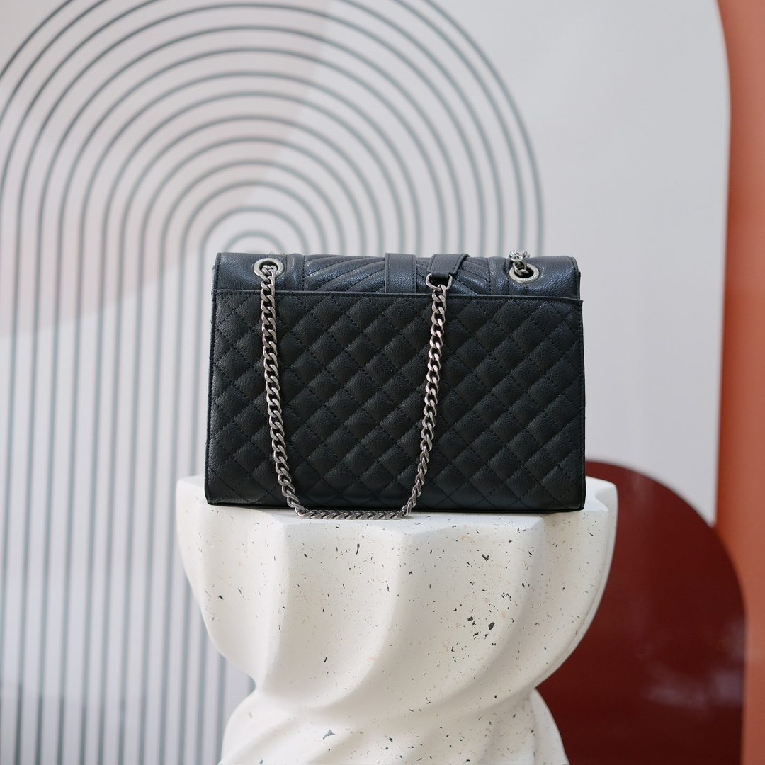  大号款号26588 
装饰互扣式金属Y*L标志 五金完美无暇 进口牛皮 手感超赞 细节精湛手工精致 单