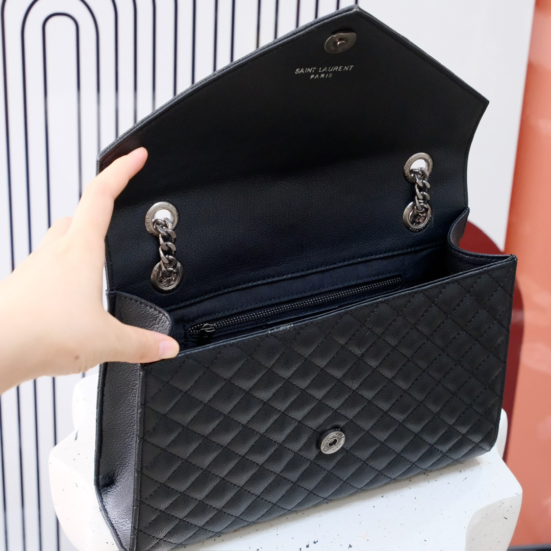  大号款号26588 
装饰互扣式金属Y*L标志 五金完美无暇 进口牛皮 手感超赞 细节精湛手工精致 单