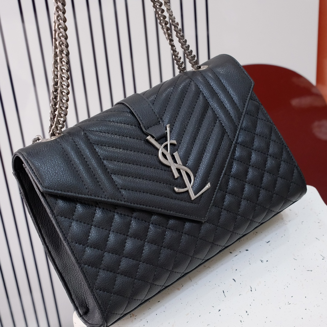  大号款号26588 
装饰互扣式金属Y*L标志 五金完美无暇 进口牛皮 手感超赞 细节精湛手工精致 单