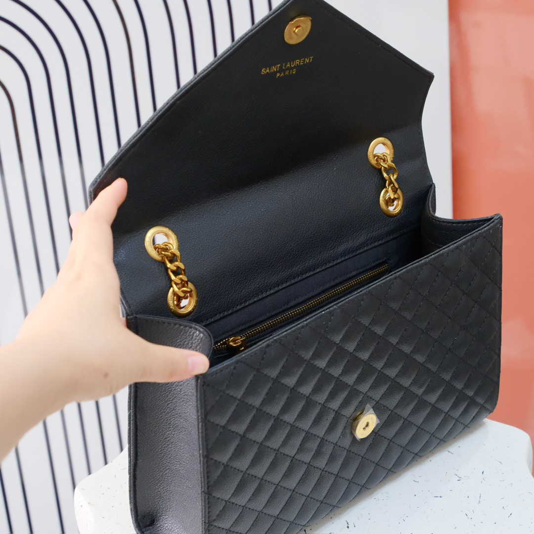 大号款号26588 
装饰互扣式金属Y*L标志 五金完美无暇 进口牛皮 手感超赞 细节精湛手工精致 单肩