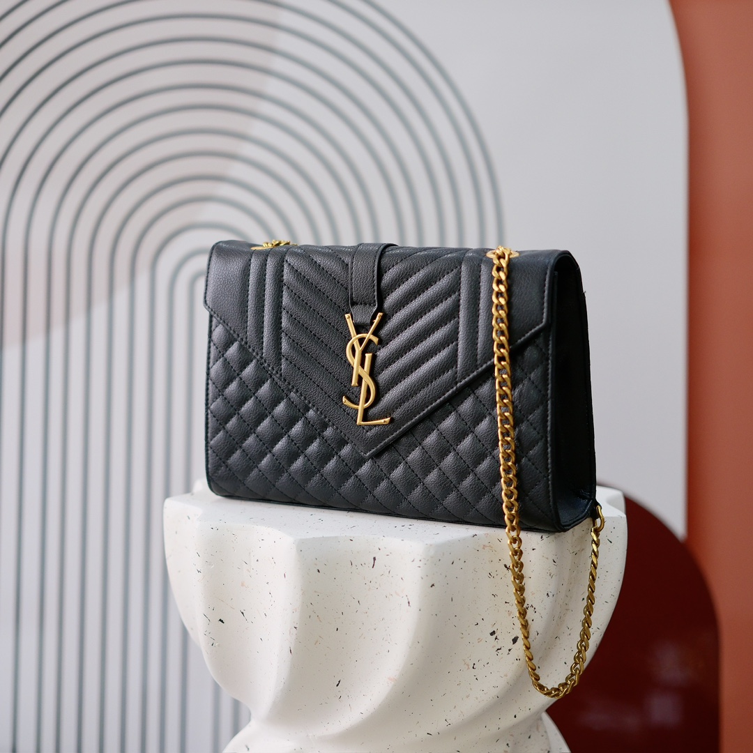 大号款号26588 
装饰互扣式金属Y*L标志 五金完美无暇 进口牛皮 手感超赞 细节精湛手工精致 单肩