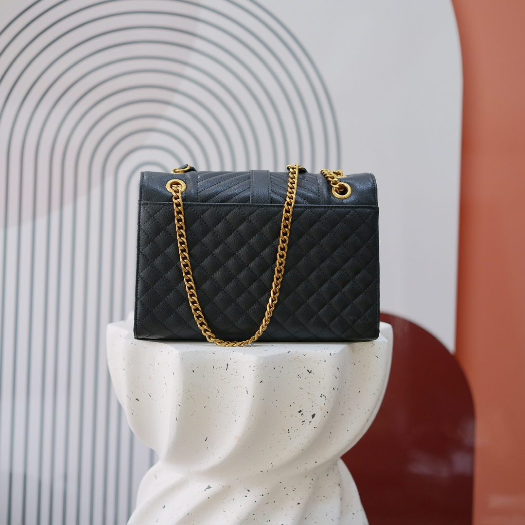 大号款号26588 
装饰互扣式金属Y*L标志 五金完美无暇 进口牛皮 手感超赞 细节精湛手工精致 单肩