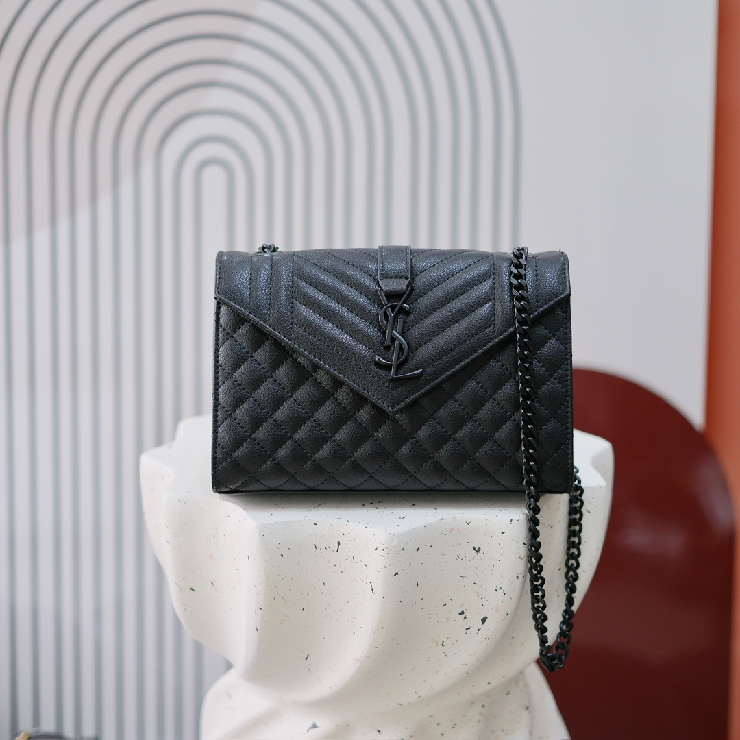  小号款号26599 
装饰互扣式金属Y*L标志 五金完美无暇 进口牛皮 手感超赞 细节精湛手工精致 单