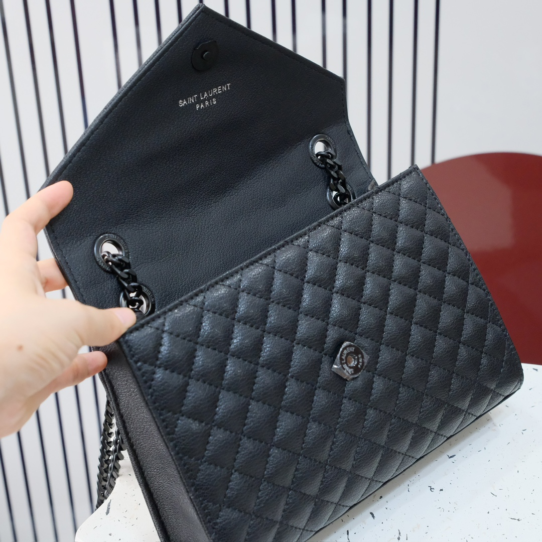  小号款号26599 
装饰互扣式金属Y*L标志 五金完美无暇 进口牛皮 手感超赞 细节精湛手工精致 单