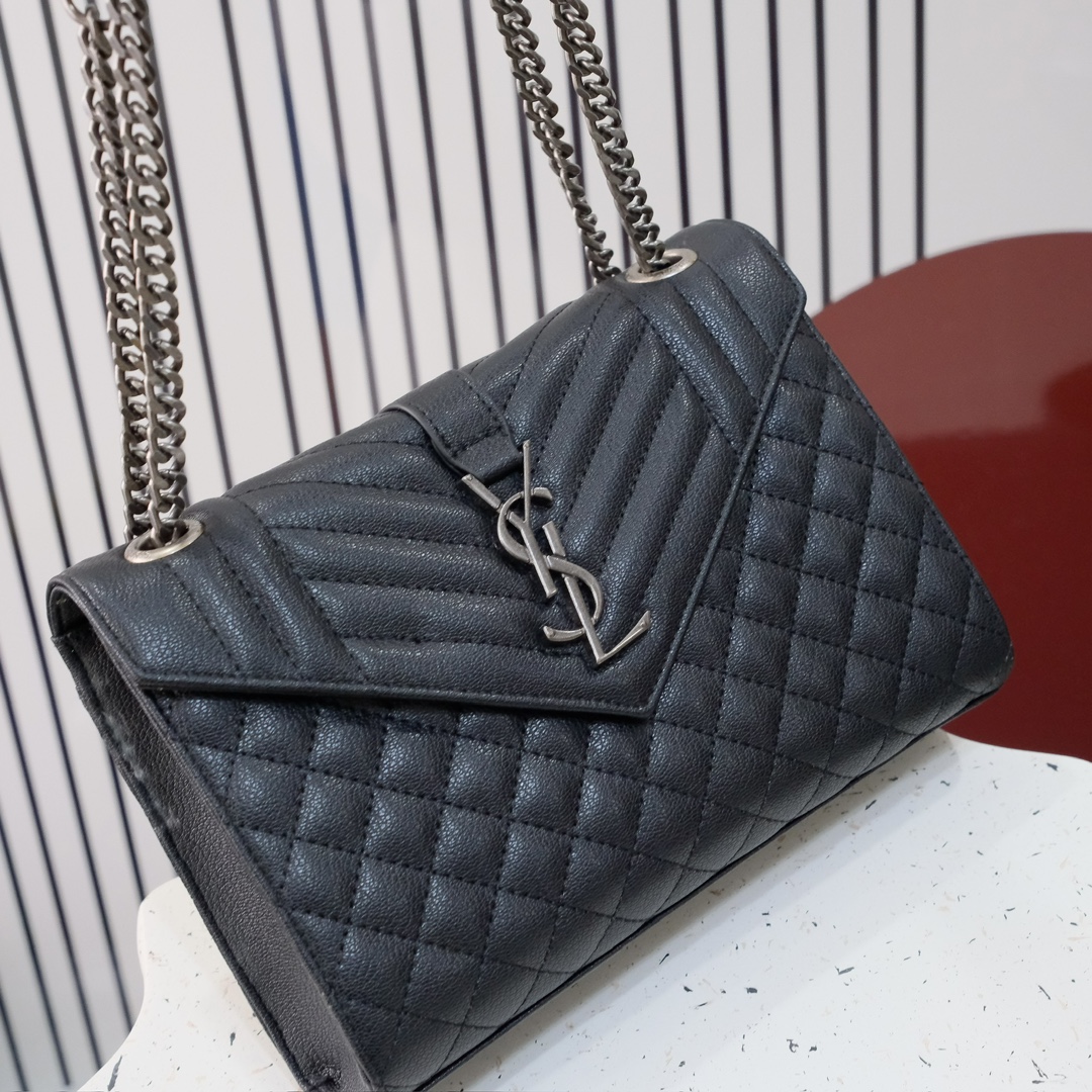  小号款号26599 
装饰互扣式金属Y*L标志 五金完美无暇 进口牛皮 手感超赞 细节精湛手工精致 单