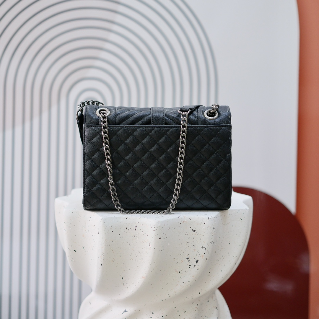  小号款号26599 
装饰互扣式金属Y*L标志 五金完美无暇 进口牛皮 手感超赞 细节精湛手工精致 单