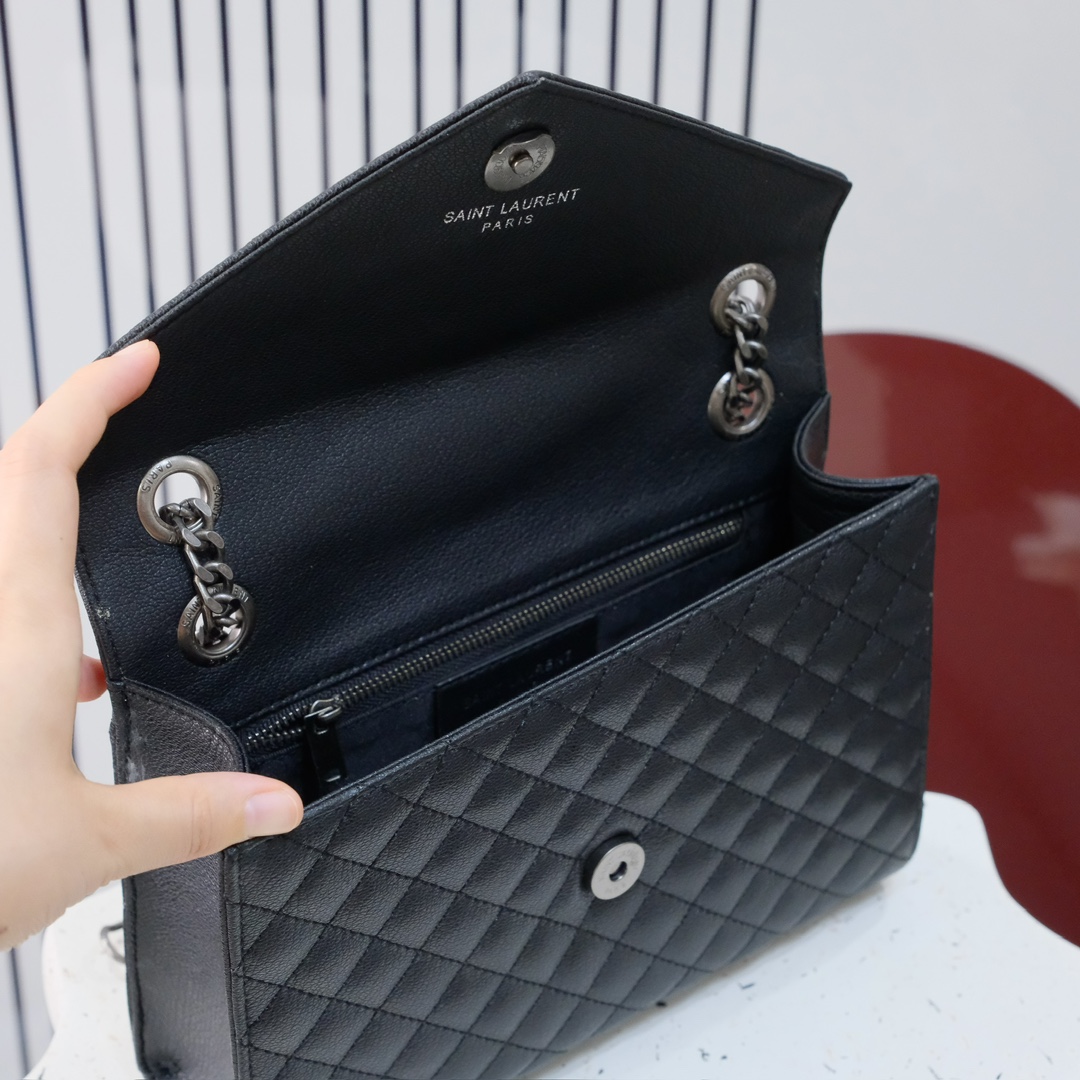  小号款号26599 
装饰互扣式金属Y*L标志 五金完美无暇 进口牛皮 手感超赞 细节精湛手工精致 单