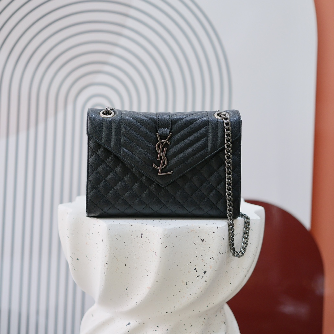  小号款号26599 
装饰互扣式金属Y*L标志 五金完美无暇 进口牛皮 手感超赞 细节精湛手工精致 单