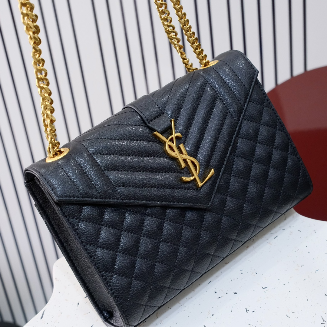 小号款号26599 
装饰互扣式金属Y*L标志 五金完美无暇 进口牛皮 手感超赞 细节精湛手工精致 单肩