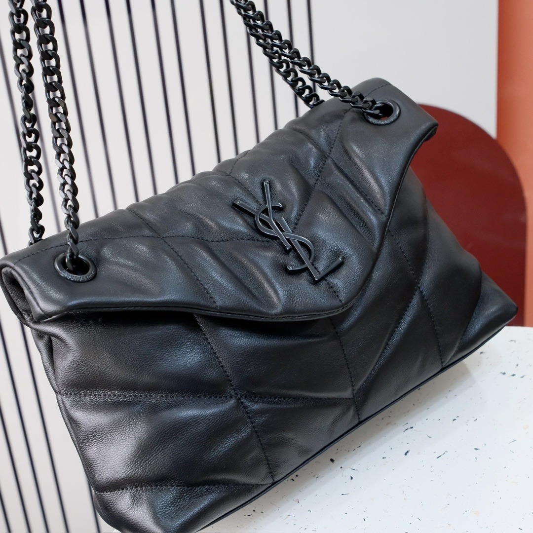 款号：  黑扣 银扣 金扣
LOULOU PUFFER 绗缝小羊皮包，100%小羊皮制作，手感柔软细腻，