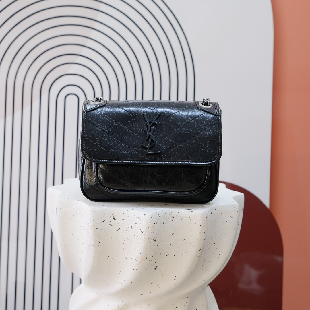 型号2881  小号
尺寸24*16.5*12cm
S*int Lau*ent/Y*L/圣罗兰油腊皮邮差