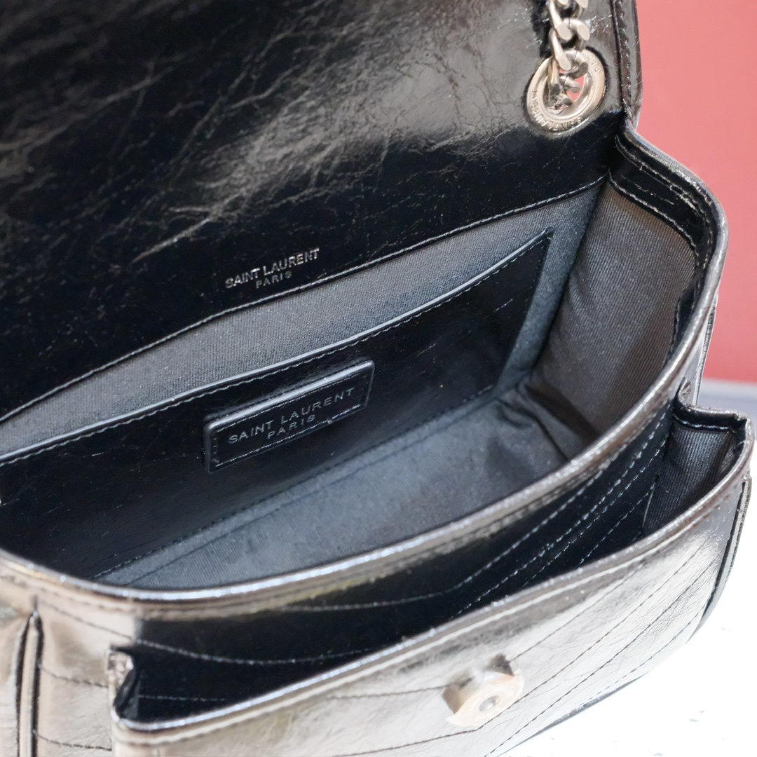 型号2881  小号
尺寸24*16.5*12cm
S*int Lau*ent/Y*L/圣罗兰油腊皮邮差