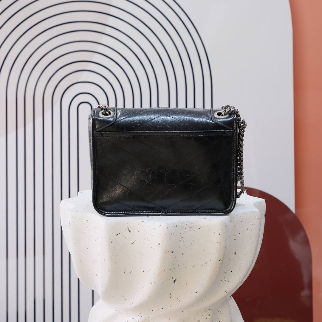 型号2881  小号
尺寸24*16.5*12cm
S*int Lau*ent/Y*L/圣罗兰油腊皮邮差