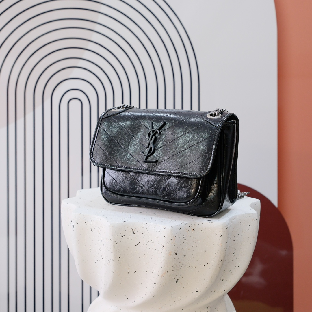 型号2881  小号
尺寸24*16.5*12cm
S*int Lau*ent/Y*L/圣罗兰油腊皮邮差