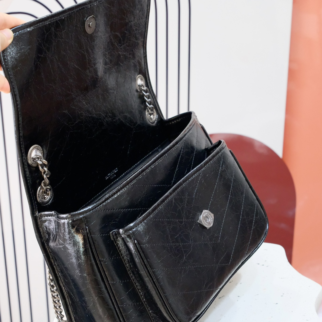 型号2880  大号
尺寸28*20*8.5cm
S*int Lau*ent/Y*L/圣罗兰油腊皮邮差包