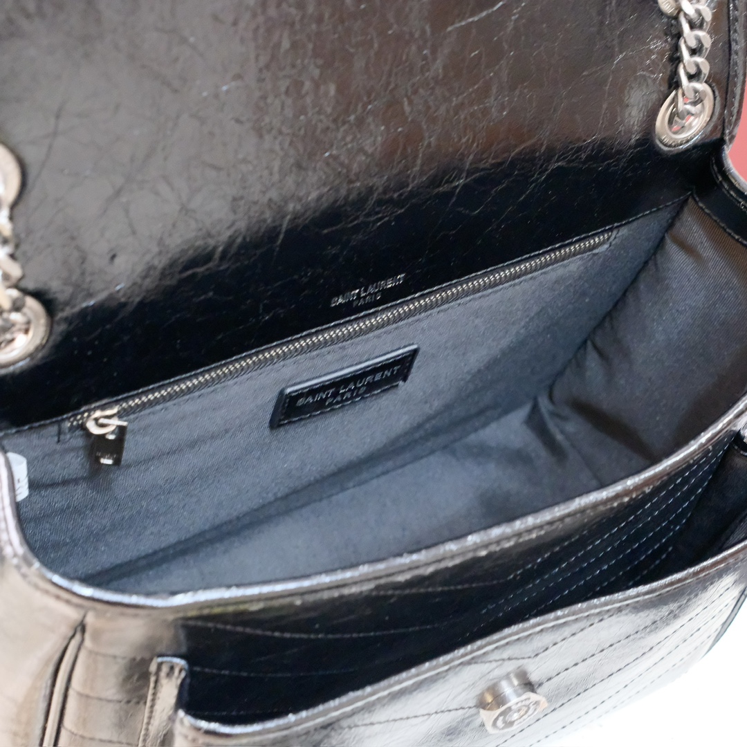 型号2880  大号
尺寸28*20*8.5cm
S*int Lau*ent/Y*L/圣罗兰油腊皮邮差包