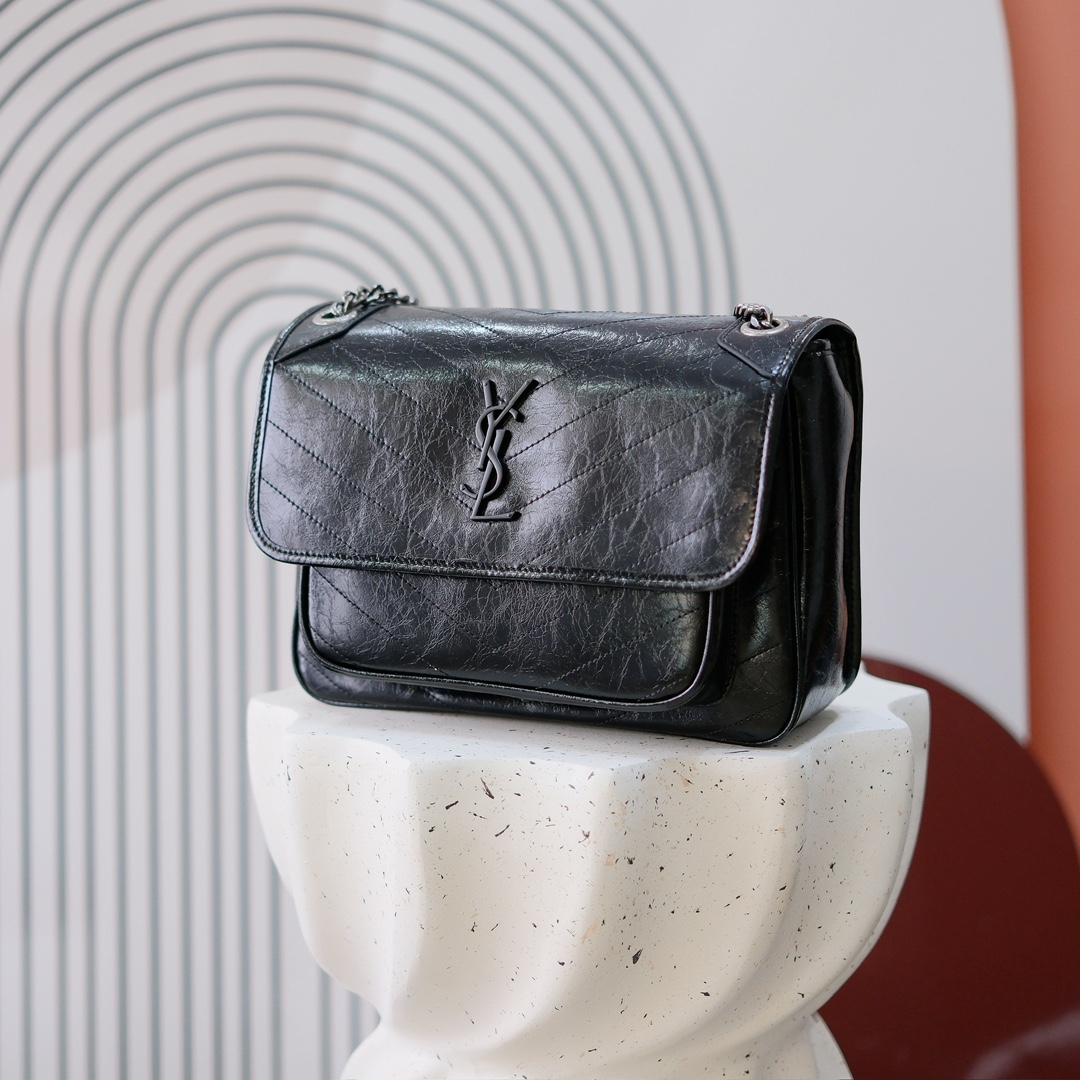 型号2880  大号
尺寸28*20*8.5cm
S*int Lau*ent/Y*L/圣罗兰油腊皮邮差包