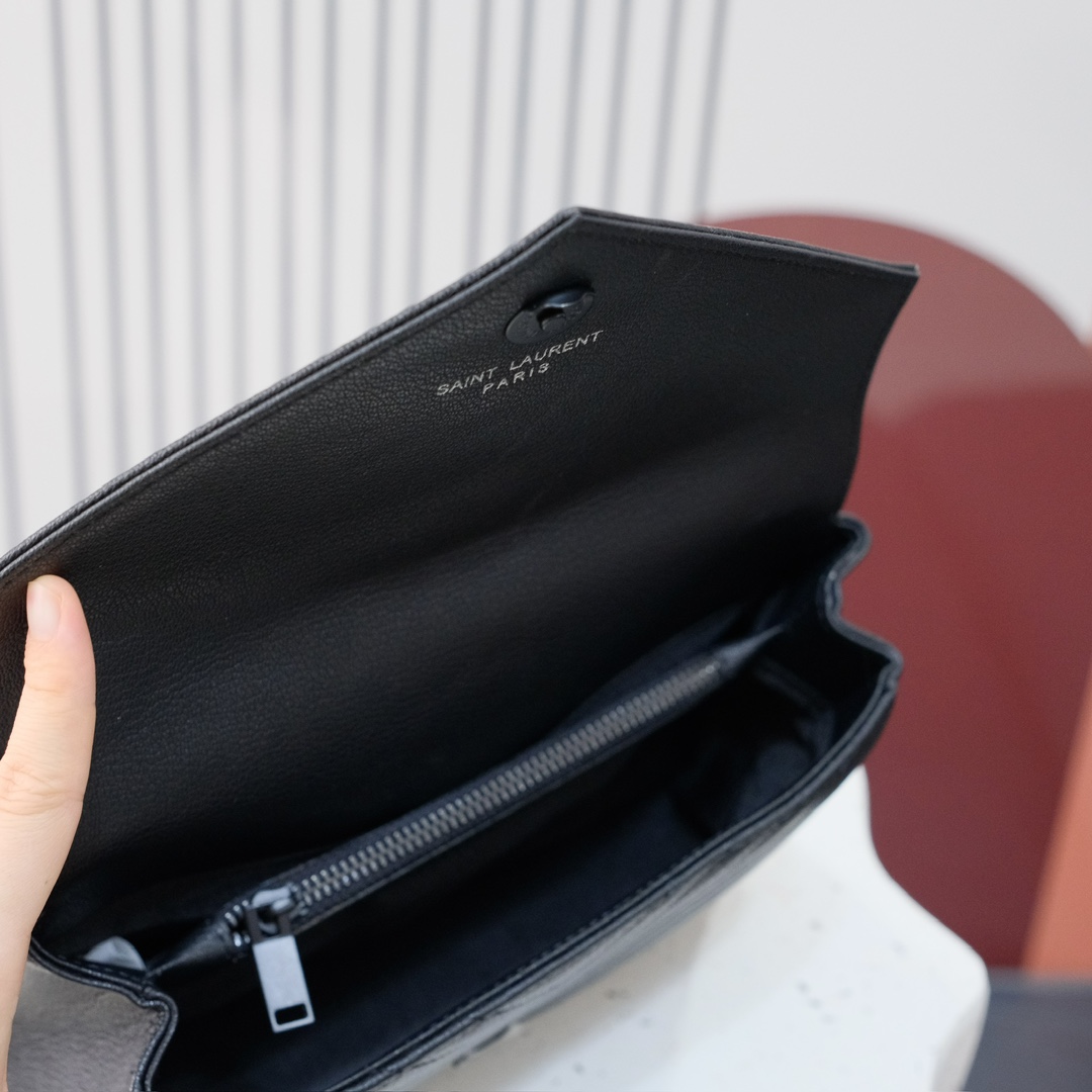 型号：3090
尺寸：24*18*8.5cm
中号牛皮枪扣复古五金 Y*L 圣*兰 S*int Lau*