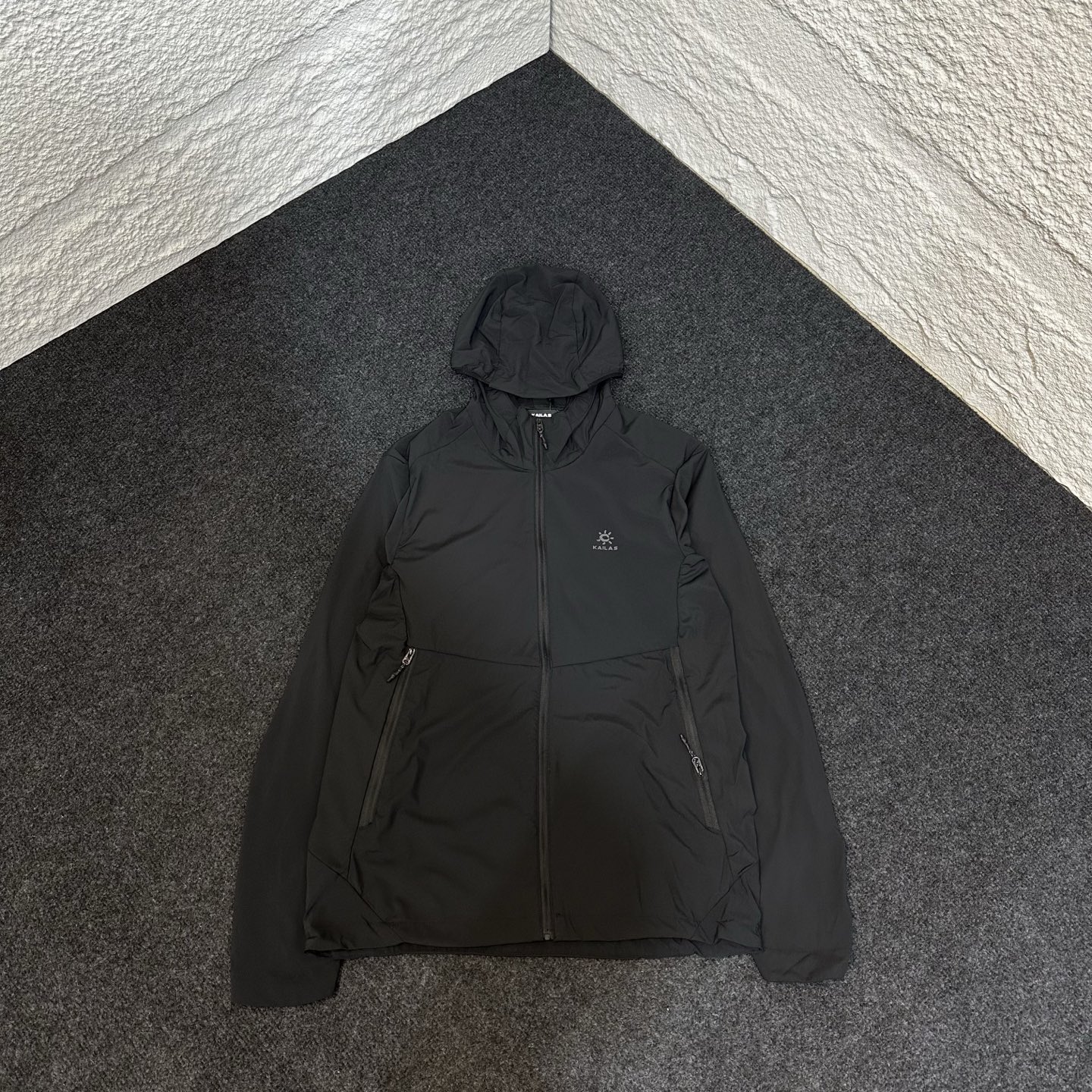 Alternative view of Cap 06913
