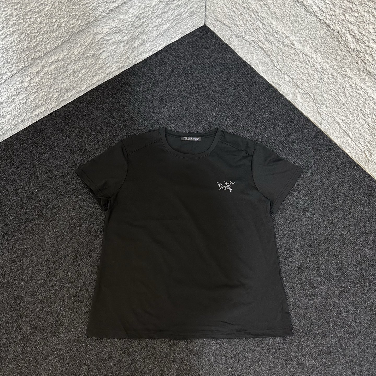 Alternative view of T-Shirt 06916
