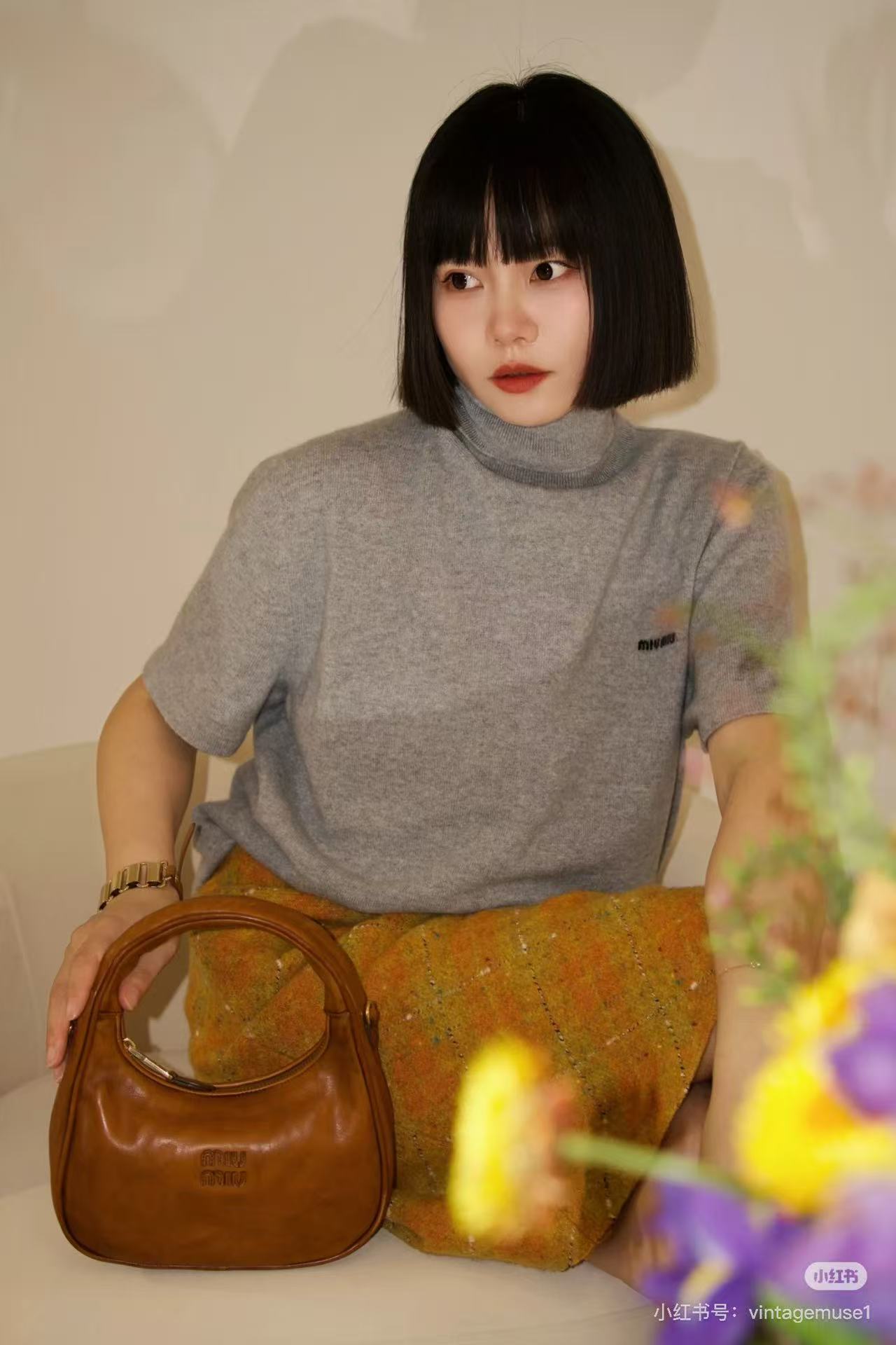650💰[烟花]Miu 初秋新款 美拉德系列  复古性感突击 把复古的淑女和叛逆少女揉碎了重组 miu里miu气实在太好看了 高级感🈵🈵 
size 20cm
复古棕
型号：5BC125