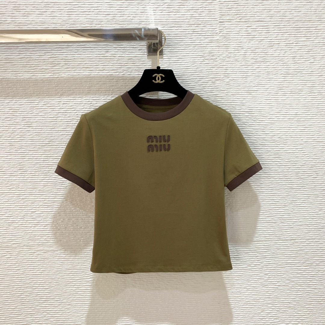 NO:775874,Miu 26ss early spring new style contrasting round neck three-dimensional logo short-sleeved T-shirt SML, Miu Miu-clothing, miumiu, T-shirt, tees, t-shirt,19860909Miu家26ss早春新款撞色圆领立体logo短袖T恤 SML,缪缪-服装,miumiu,T-shirt,tees，t-shirt,,Women's clothing