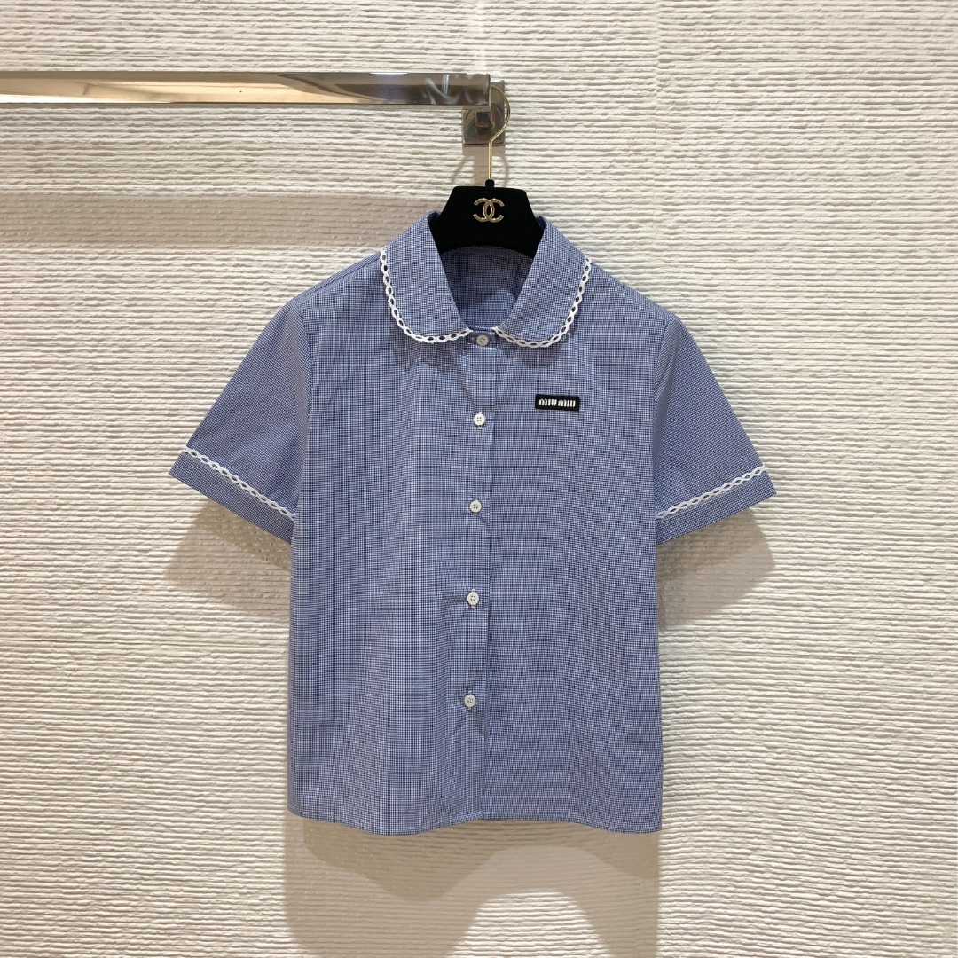 NO:777044,Miu's 26 spring and summer blue plaid short-sleeved shirt, light blue base with white fine plaid, exquisite embroidered lace on the collar and cuffs SML, Miu-clothing, miumiu, shirts, T-shirt,19860909Miu家26春夏蓝色格纹短袖衬衫 浅蓝底配白色细格纹,领口和袖口有精致刺绣花边SML,缪缪-服装,miumiu,shirts,T-shirt,,Women's clothing