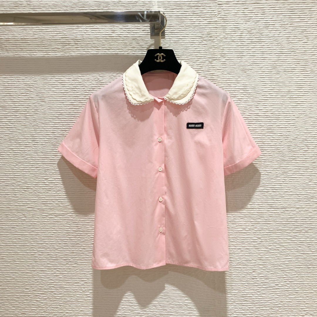 NO:777030,Miu's 26 spring and summer new style doll collar college style short-sleeved shirt, spliced ​​double layer doll collar, loose straight version SML, Miu Miu-clothing, miumiu, shirts, T-shirt,19860909Miu家26春夏新款娃娃领学院风短袖衬衫 拼接双层娃娃领 宽松直筒版型 SML,缪缪-服装,miumiu,shirts,T-shirt,,Women's clothing