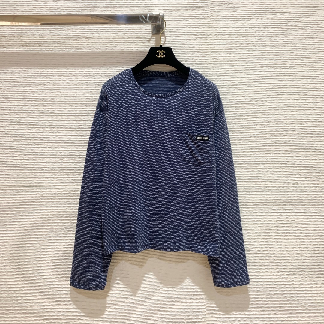 NO:785719,Miu's 26th new product cotton jacquard long-sleeved T-shirt, navy blue cotton jersey fabric, dropped shoulder design, stretch version SML, Miu Miu-clothing, miumiu, tees, t-shirt,19860909Miu家26新品棉质提花长袖T恤 藏蓝色棉质平纹针织面料 落肩设计弹力版型 SML,缪缪-服装,miumiu,tees，t-shirt,,Women's clothing
