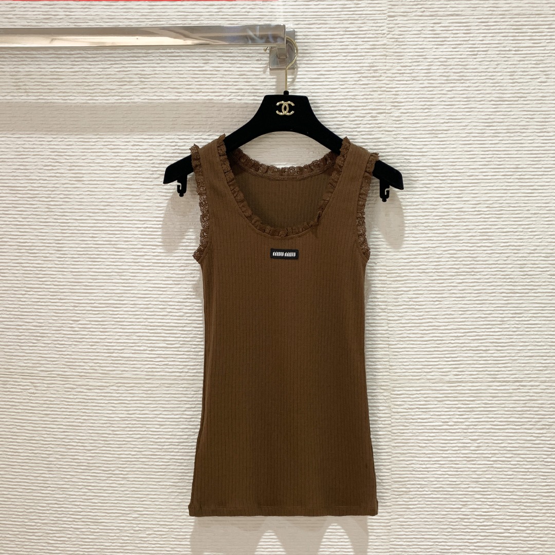 NO:785723,Miu's new 26 spring and summer caramel brown earrings pitted vest, lace earrings are low-key and exquisite SML, Miu Miu-clothing, miumiu,19860909Miu家26春夏新款焦糖棕木耳边坑条背心 蕾丝木耳边低调又精致 SML,缪缪-服装,miumiu,,Women's clothing