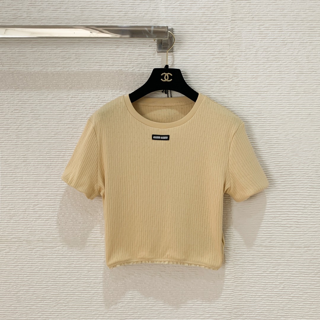 NO:785742,Miu’s 26 new style knitted short sleeves with hollow trim, exquisite lace on the cuffs and hem, round neckline and elastic version SML, Miu Miu-clothing, miumiu, T-shirt,19860909Miu家26新款镂空饰边针织短袖 袖口和下摆都有精致的蕾丝花边 圆领领口和弹力版型 SML,缪缪-服装,miumiu,T-shirt,,Women's clothing