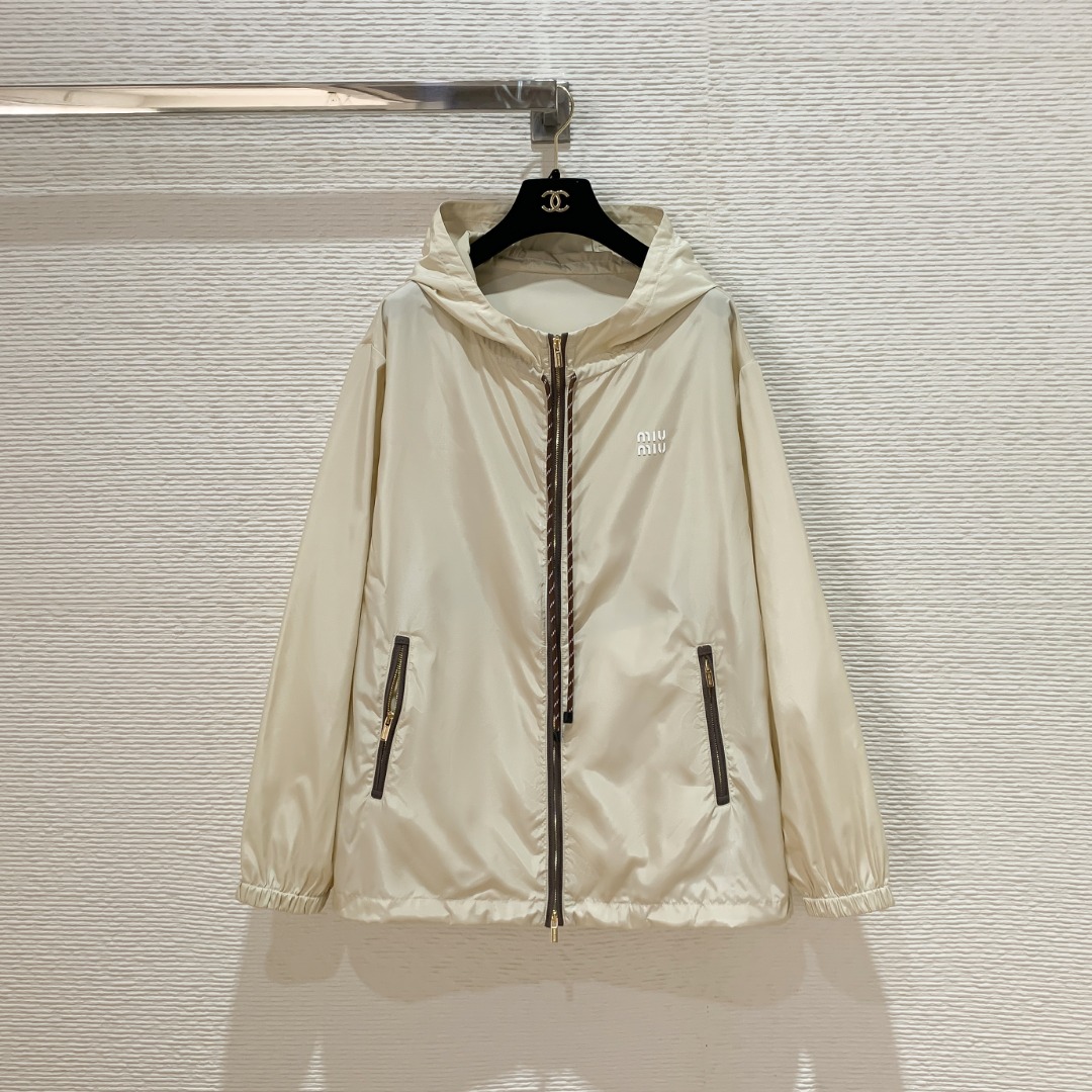 NO:785698,Miu's 26 spring and summer series nylon hooded jacket is light and breathable, windproof and sunproof, perfect for spring and summer SML, Miu Miu-clothing, miumiu, jackets & coats, hats,19860909Miu家26春夏系列尼龙连帽外套 轻盈透气,防风防晒,春夏穿超合适 SML,缪缪-服装,miumiu,jackets & coats,hats,,Women's clothing