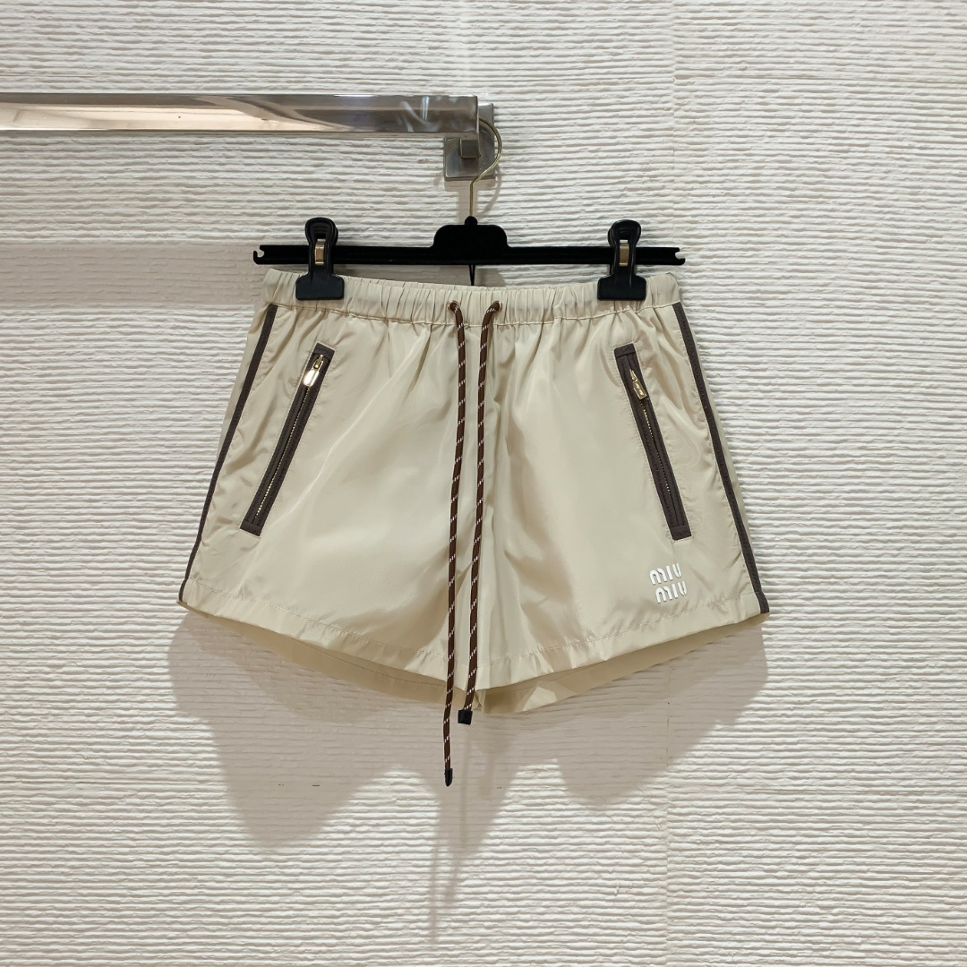 NO:785658,Miu's 26 spring and summer series nylon shorts are light and breathable, windproof and sunproof, suitable for spring and summer SML, Miu Miu-clothing, miumiu, shorts,19860909Miu家26春夏系列尼龙短裤 轻盈透气,防风防晒,春夏穿超合适 SML,缪缪-服装,miumiu,shorts,,Women's clothing
