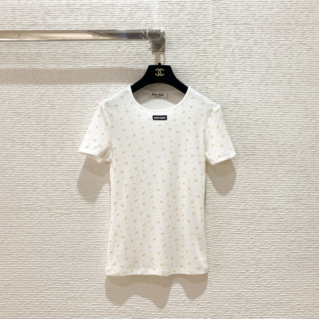 NO:785678,Miu's 26 new series floral round neck short-sleeved white base fabric with light yellow flowers. Light knitted fabric, very suitable for summer. SML, Miu Miu-clothing, loro piana, miumiu, T-shirt,19860909Miu家26新款系列碎花圆领短袖 白色底布配淡黄小花 轻薄针织面料,夏天穿超合适 SML,缪缪-服装,loro piana,miumiu,T-shirt,,Women's clothing