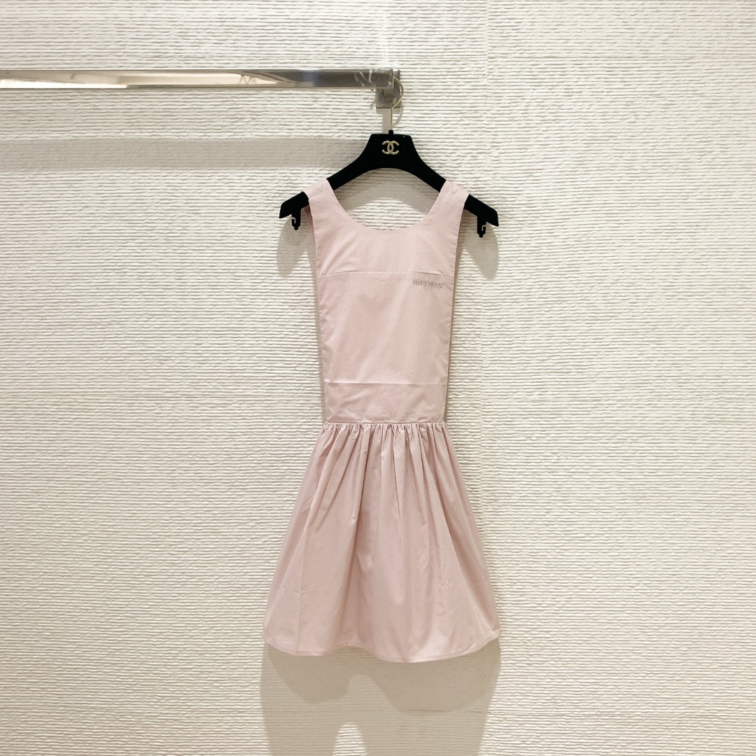 NO:821676,Miu's 26 spring and summer pink sleeveless dress. The light cotton fabric is perfect for summer wear. The round waist has elastic pleats and the skirt is just the right length. SML, Miu Miu-clothing, miumiu, skirts,19860909Miu家26春夏粉色无袖连衣裙 轻薄棉质面料超适合夏天穿 圆腰部松紧褶皱,裙摆长度刚好 SML,缪缪-服装,miumiu,skirts,,Women's clothing