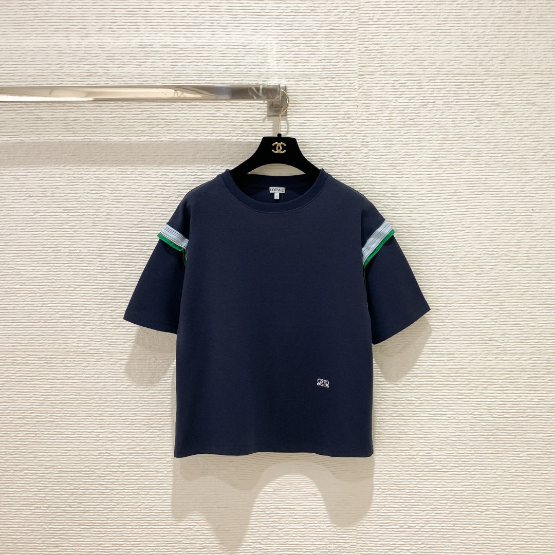 NO:821680,Loe Luojia two-color edge stitching round neck short-sleeved T-shirt. High-quality cotton fabric. Soft and comfortable. Suitable for summer. SML, Loewe-clothing, loewe, loewe, loewe, T-shirt,19860909Loe罗家两色彩边拼接圆领短袖T 高品质棉质面料 柔软舒适 夏天穿超合适 SML,罗意威-服装,loewe,loewe,loewe,T-shirt,,Women's clothing