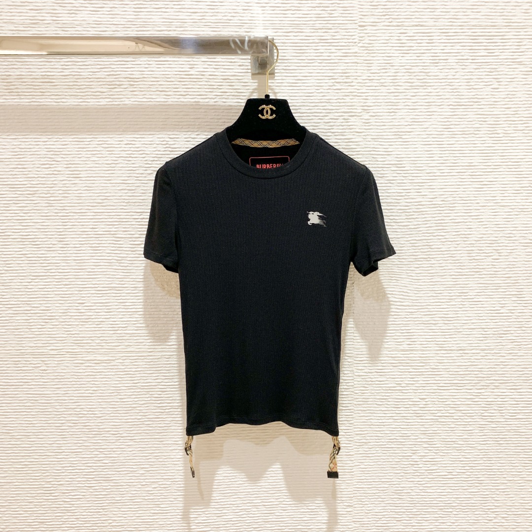 NO:821631,B's new spring and summer 26 stretch T-shirt, ribbed stretch modal cashmere blended fabric, slim fit SML, Burberry-clothing, tees, t-shirt,19860909B家26春夏新款弹力T恤 罗纹弹力莫代尔羊绒混纺面料 修身版型 SML,博柏利-服装,tees，t-shirt,,Women's clothing