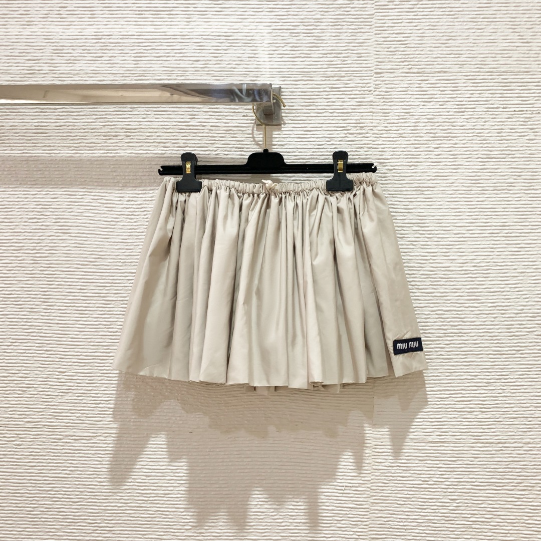 NO:828854,Miu's new flower bud skirt is made of thin fabric, decorated with bows, the fabric is light and breathable, and it is super comfortable to wear in summer. SML, Miu Miu-clothing, miumiu, skirts,19860909Miu家新款花苞半身裙 轻薄面料,蝴蝶结点缀, 面料轻盈透气,夏天穿超舒服 SML,缪缪-服装,miumiu,skirts,,Women's clothing