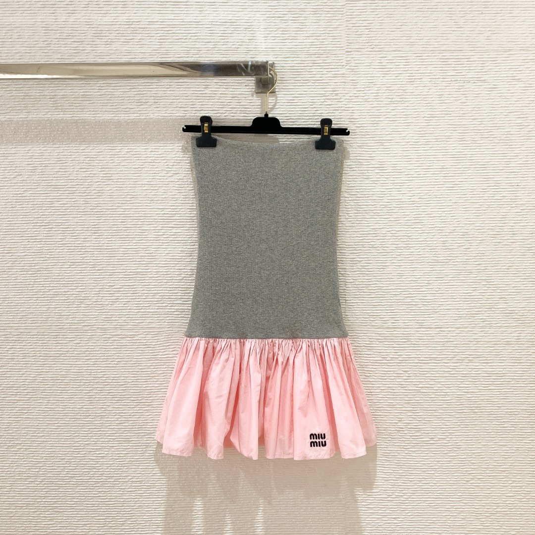NO:862826,Miu's new tube top dress, spliced ​​shirt fabric, soft elastic tube top, fringed pleated tutu skirt hem SML, Miu Miu-clothing, miumiu, skirts, shirts,19860909Miu家新款抹胸连衣裙 拼接衬衫面料,柔软弹力抹胸 流苏百褶蓬蓬裙下摆 SML,缪缪-服装,miumiu,skirts,shirts,,Women's clothing