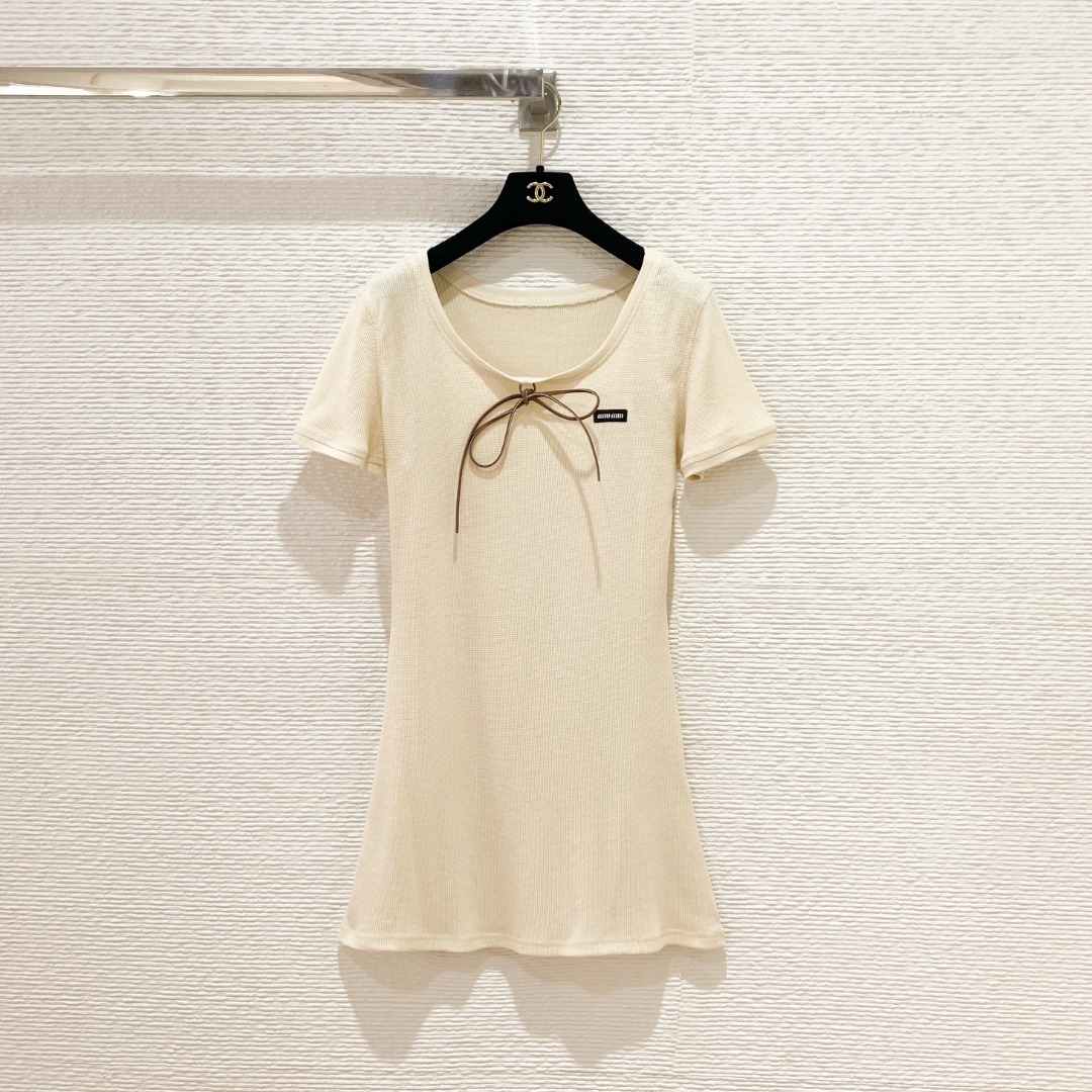NO:862835,Miu's new waffle dress is made of cotton, feels soft and breathable, has a slim and short design, and outlines the body curves SML, Miu-clothing, miumiu, skirts,19860909Miu家新款华夫格连衣裙 采用棉,触感软糯透气 修身短款设计,勾勒身材曲线 SML,缪缪-服装,miumiu,skirts,,Women's clothing