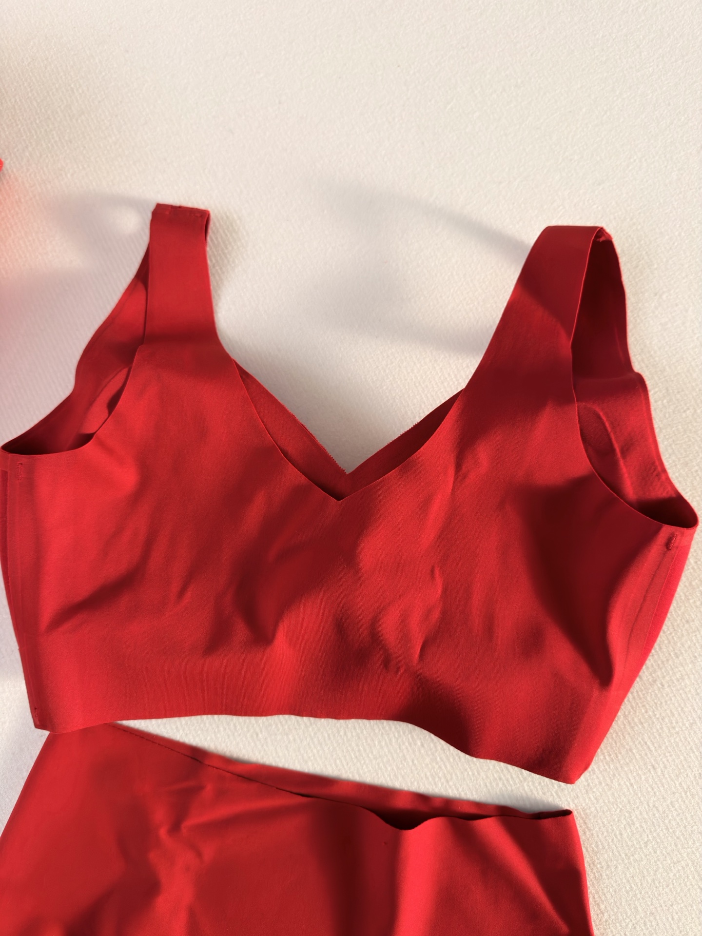 The backless buckle style vest design adds a touch of comfort to wearing - Comprehensive 5