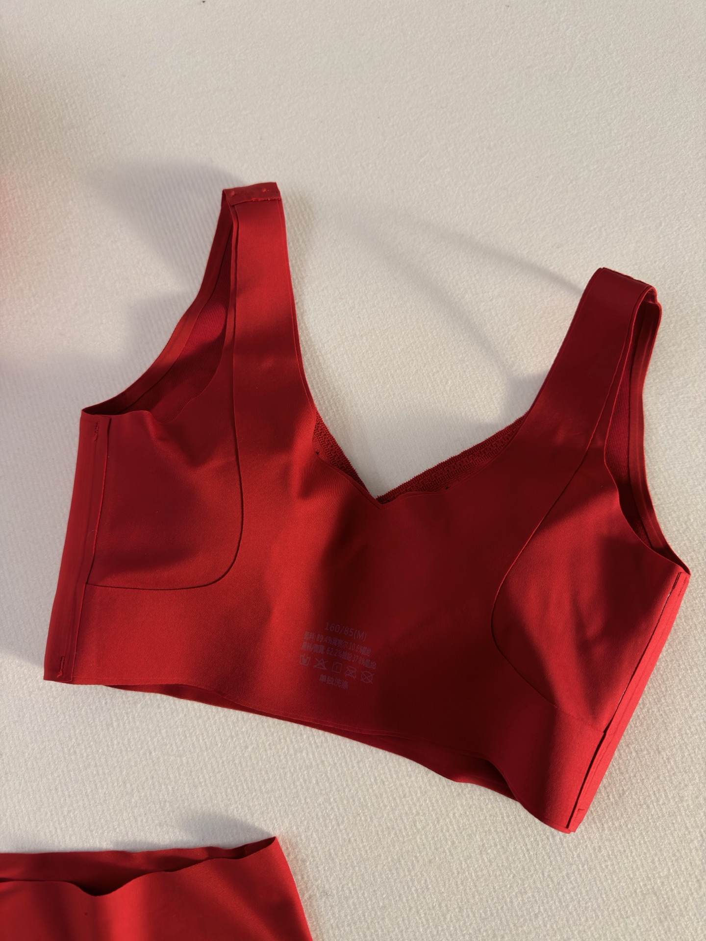 The backless buckle style vest design adds a touch of comfort to wearing - Comprehensive 7