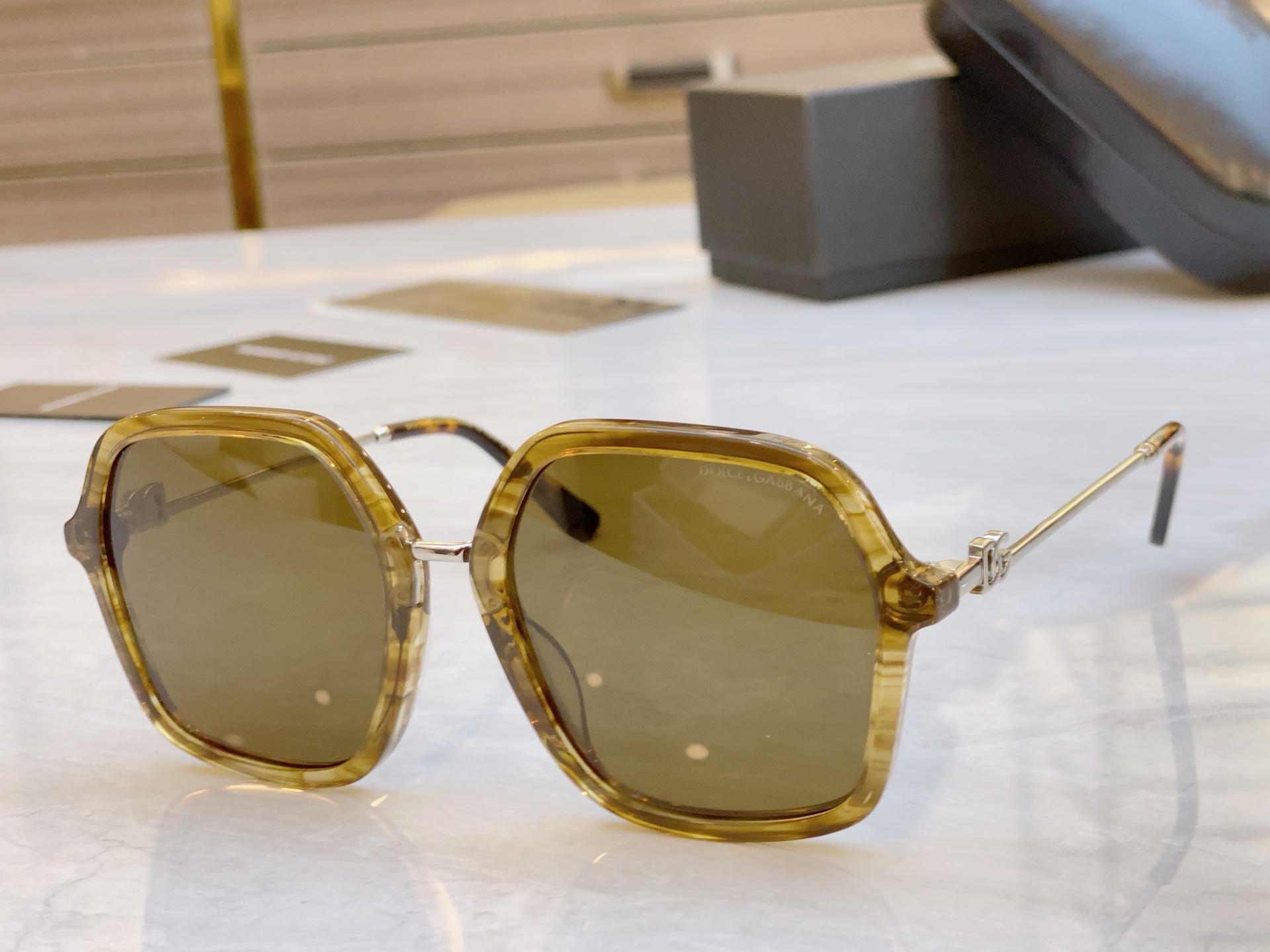 ，【DOLCE & GABBAN*】D*G新款太阳镜，MODEL：DG4422，SIZE：56口20-1