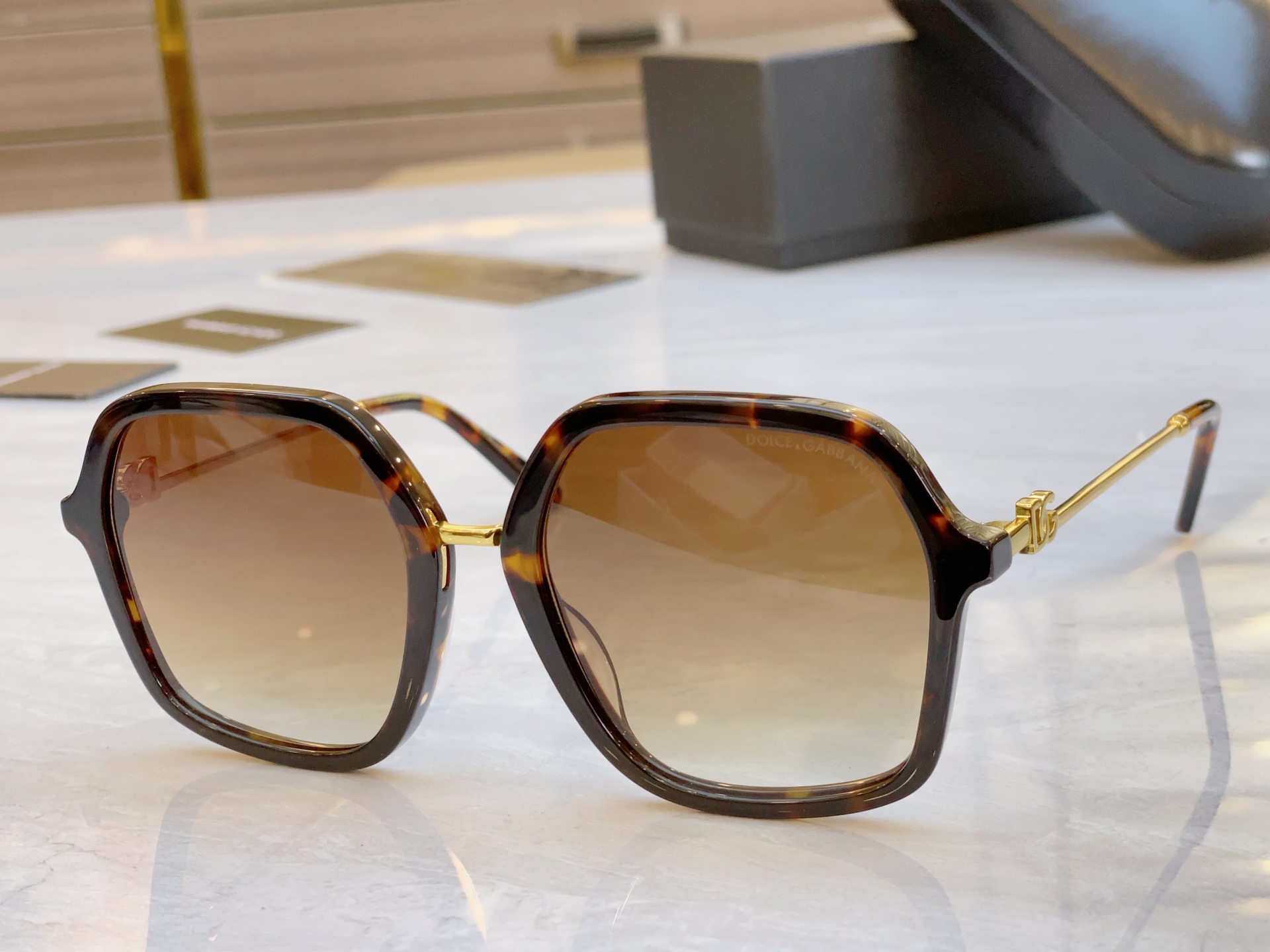 ，【DOLCE & GABBAN*】D*G新款太阳镜，MODEL：DG4422，SIZE：56口20-1