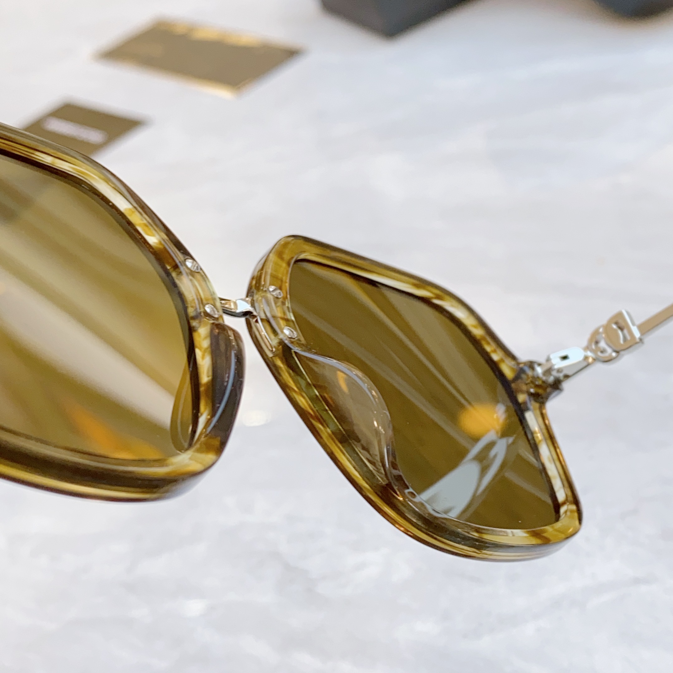 ，【DOLCE & GABBAN*】D*G新款太阳镜，MODEL：DG4422，SIZE：56口20-1