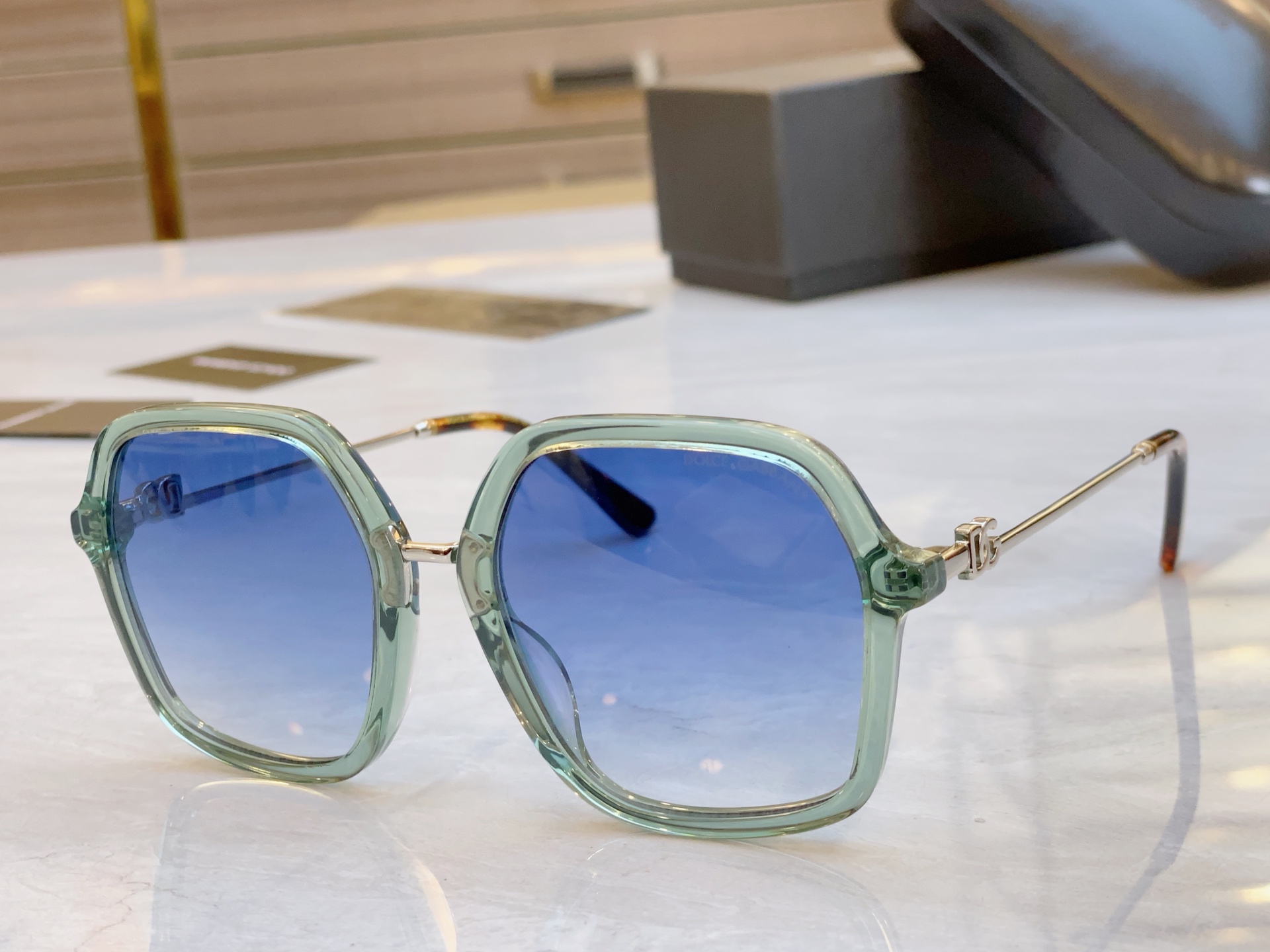 ，【DOLCE & GABBAN*】D*G新款太阳镜，MODEL：DG4422，SIZE：56口20-1
