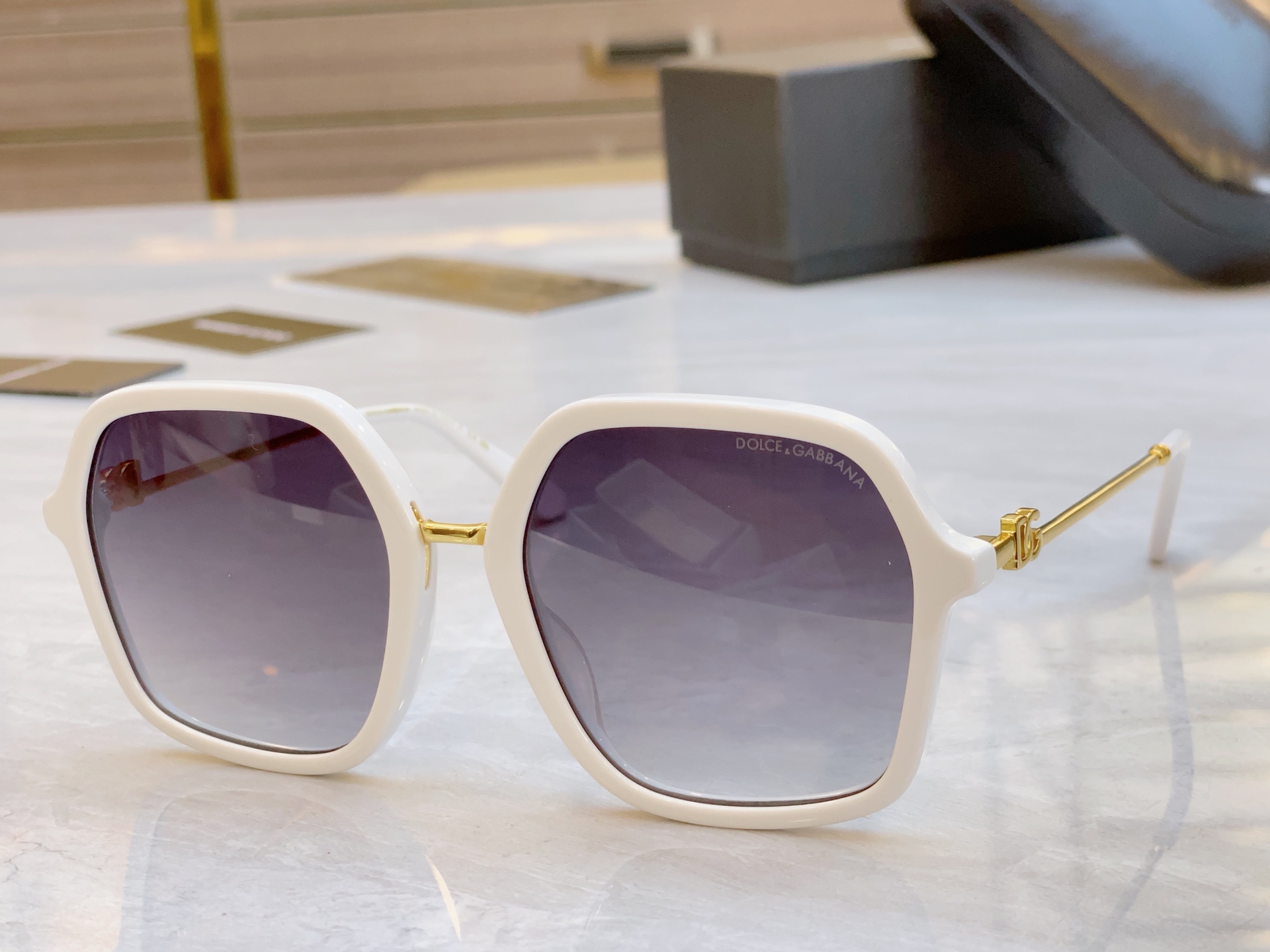 ，【DOLCE & GABBAN*】D*G新款太阳镜，MODEL：DG4422，SIZE：56口20-1